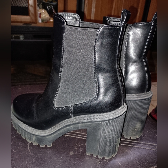 Madden Girl Rezzaa Chunky Heel Black Boots 7.5 - Picture 5 of 8